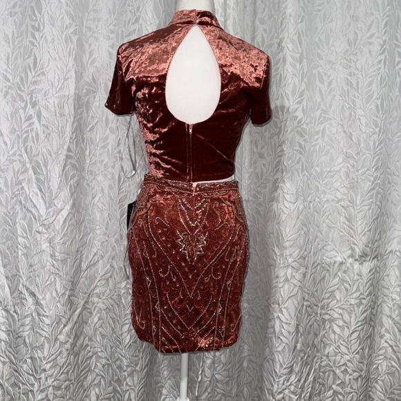 Malisha orange 2 piece set size 6 rhinestoned bedded a velvety top new with tag - Picture 5 of 12